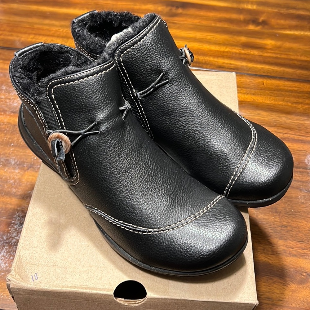 Women’s Clark’s Roseville Aster Booties